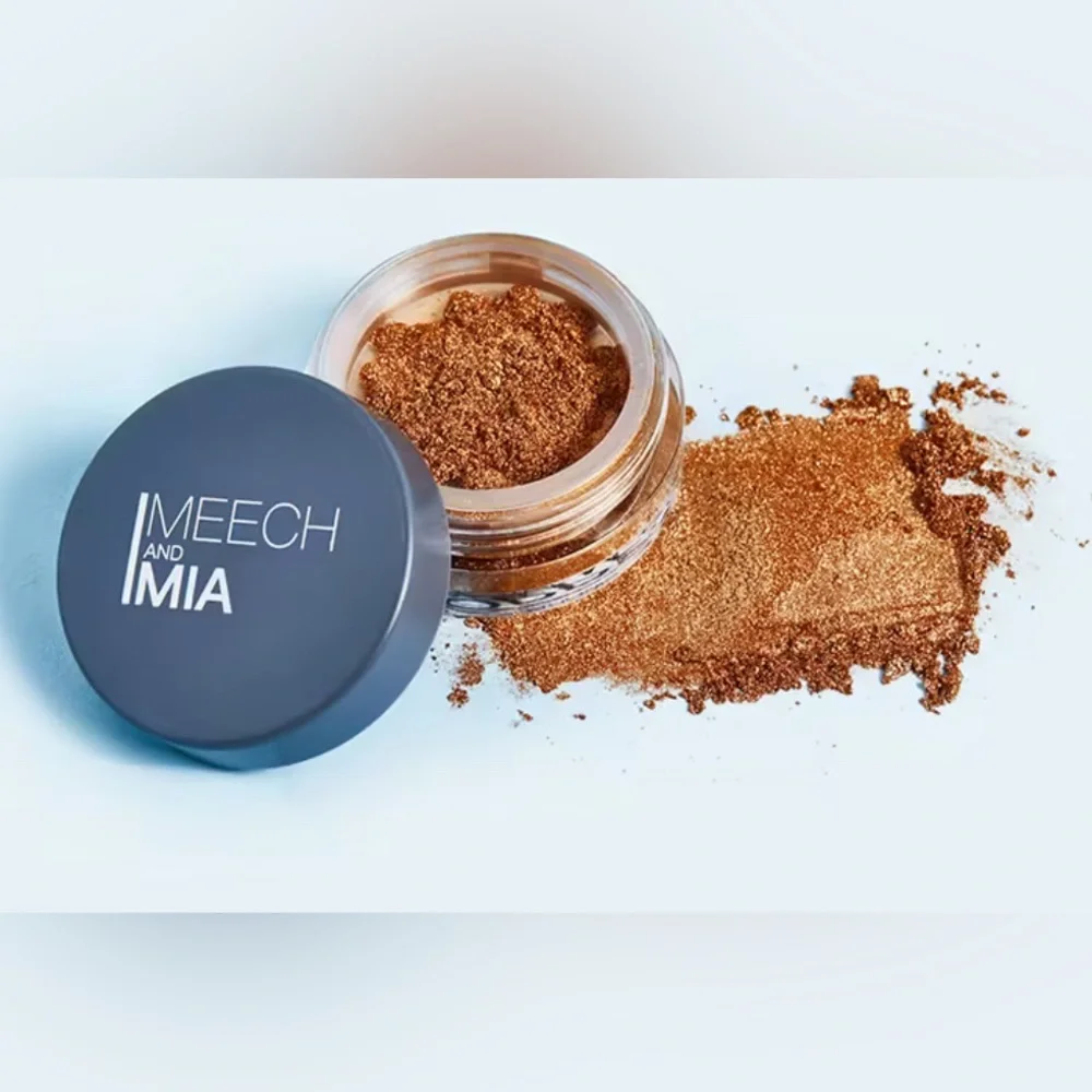$2 M&M Shimmering Gold Eyeshadow. NEW. $2 WITH ANY $10 Order or more